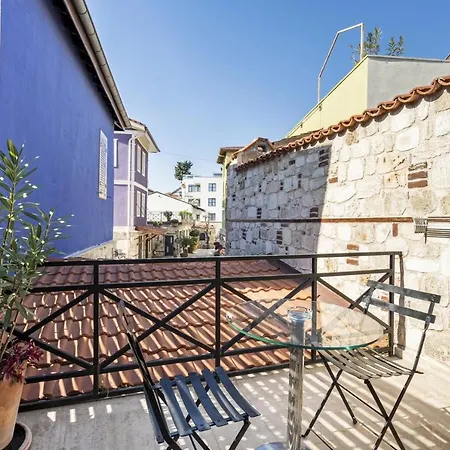 Mesmerizing Flat Near Hadrians Gate