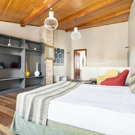 Mesmerizing Flat Near Hadrians Gate